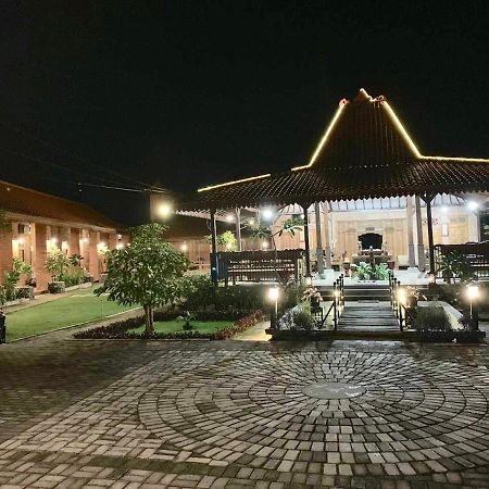 Djoglo Djatimalang Guesthouse Blitar Екстер'єр фото