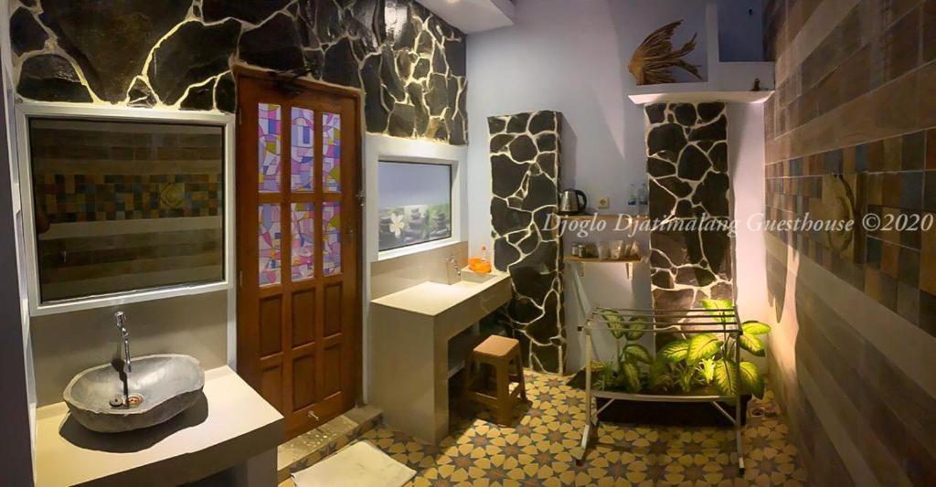 Djoglo Djatimalang Guesthouse Blitar Екстер'єр фото
