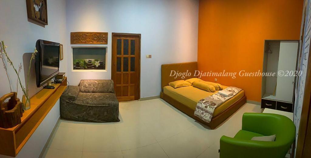 Djoglo Djatimalang Guesthouse Blitar Екстер'єр фото