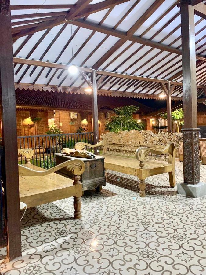 Djoglo Djatimalang Guesthouse Blitar Екстер'єр фото