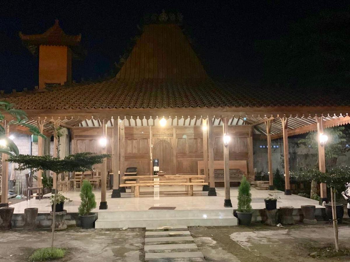 Djoglo Djatimalang Guesthouse Blitar Екстер'єр фото