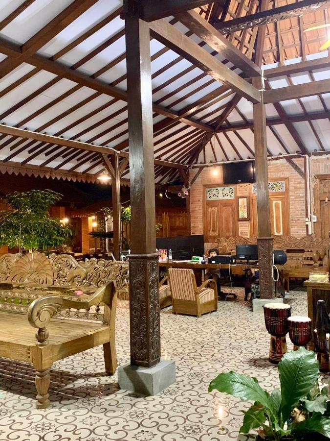 Djoglo Djatimalang Guesthouse Blitar Екстер'єр фото