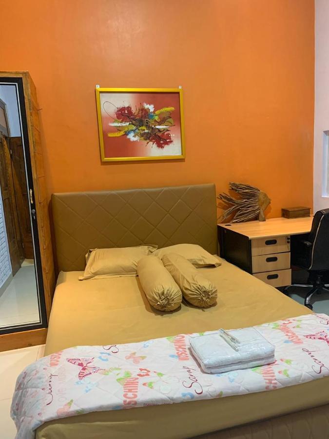Djoglo Djatimalang Guesthouse Blitar Екстер'єр фото