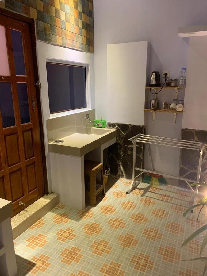 Djoglo Djatimalang Guesthouse Blitar Екстер'єр фото